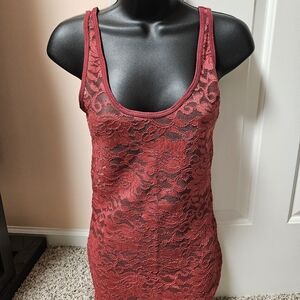 Fitted Red Sleeveless Lace Tank Top